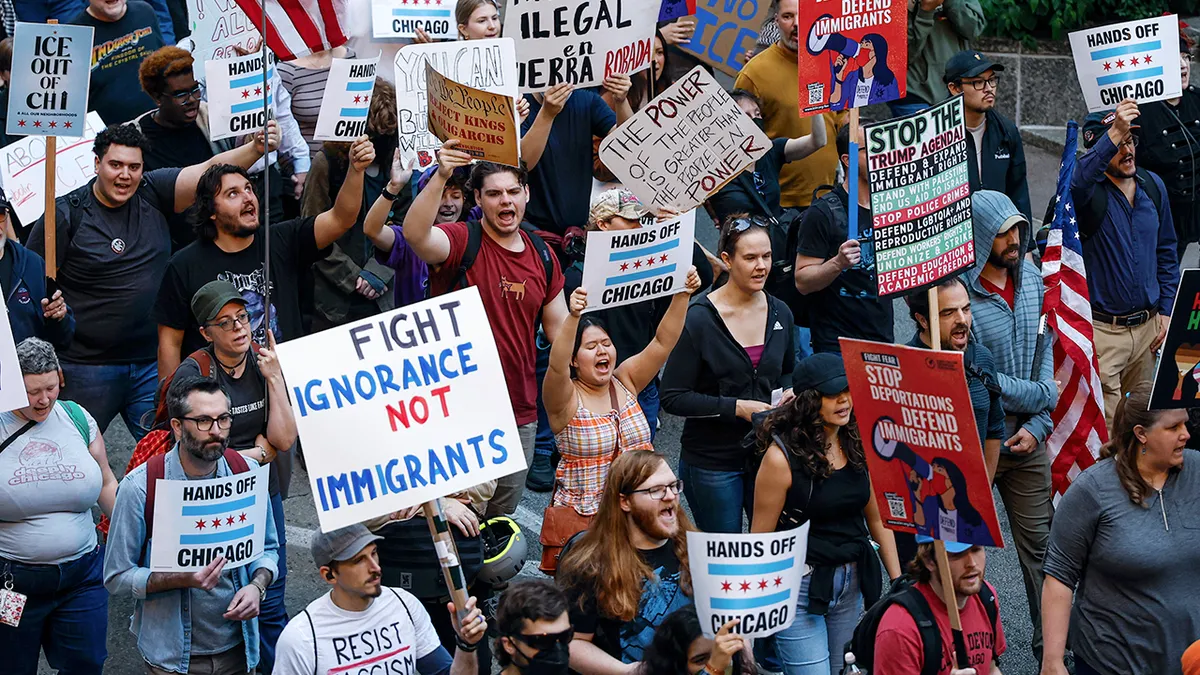 Un juge fédéral fait tomber les restrictions de Trump sur l'immigration légale visant 39 pays.