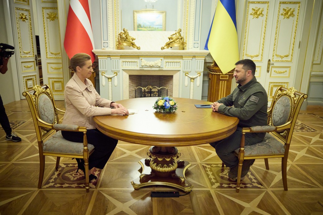 Comment le Danemark a « adopté » une ville en Ukraine - R7