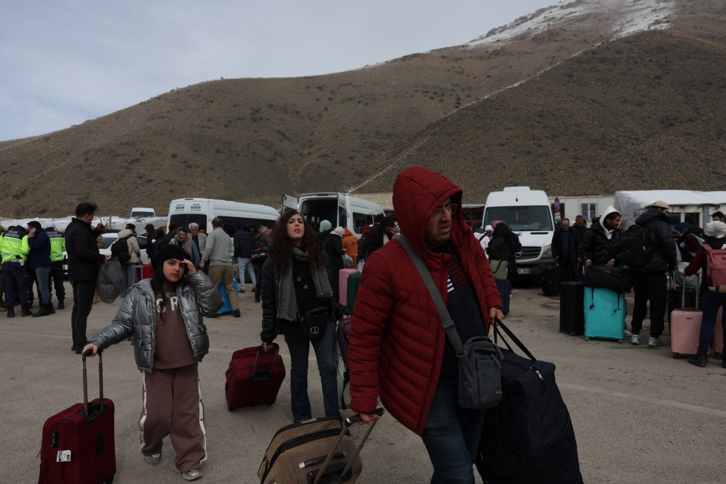 Les Iraniens sombrent dans le désespoir face aux morts de guerre et à la montée en flèche de l'inflation.