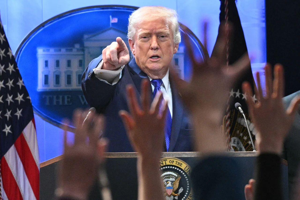 Trump exige qu'Israël et l'Iran cessent de tirer « immédiatement » — l'Iran suspend son opération, Israël reste silencieux.